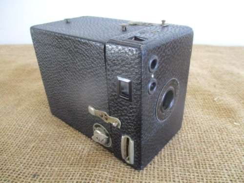 Antique Kodak No 2 Brownie Junior Box Camera By Kodak Limited     Made In Great Britain    1930's