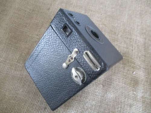 Antique Kodak No 2 Brownie Junior Box Camera By Kodak Limited     Made In Great Britain    1930's