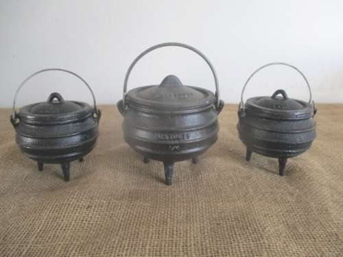Indispensable At The Braai !!! Three Cute 3 Legged Cast Iron Pots Consisting Of 1x1/4 & 2x 1/8 Pots