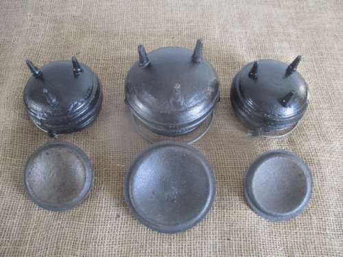 Indispensable At The Braai !!! Three Cute 3 Legged Cast Iron Pots Consisting Of 1x1/4 & 2x 1/8 Pots