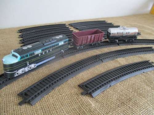 Supplement Your Small Train Collection With This Smart Partial Plastic Train Set With 12x Tracks