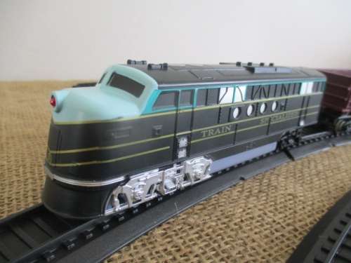Supplement Your Small Train Collection With This Smart Partial Plastic Train Set With 12x Tracks