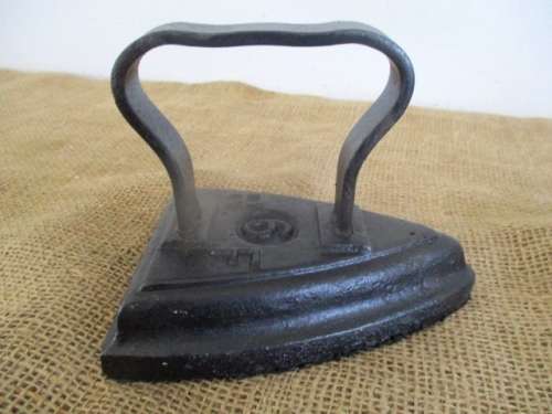 Antique RF 6 Cast Iron Sad Iron