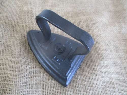 Antique RF 6 Cast Iron Sad Iron