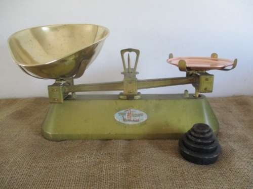 Lovely Vintage The Viking Weighing Scale With Weights  By F.J. Thornton & Co Ltd   Birmingham