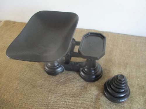 Beautiful Antique Weighing Scale With Weights         Early 1900's