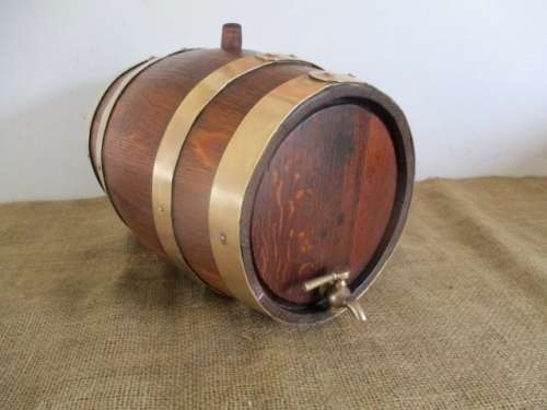 Nice Vintage Oak Wine Barrel With Tap And Brass Straps....Precise Replica Of The Real One !!
