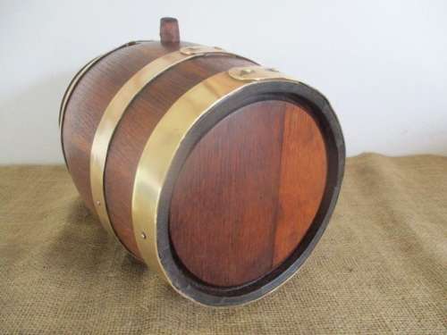Nice Vintage Oak Wine Barrel With Tap And Brass Straps....Precise Replica Of The Real One !!