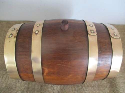 Nice Vintage Oak Wine Barrel With Tap And Brass Straps....Precise Replica Of The Real One !!