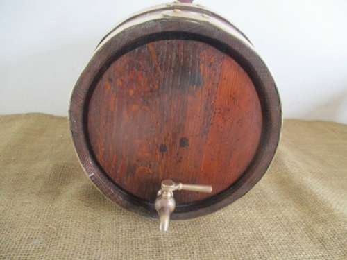 Nice Vintage Oak Wine Barrel With Tap And Brass Straps....Precise Replica Of The Real One !!