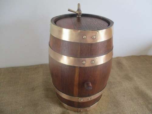Nice Vintage Oak Wine Barrel With Tap And Brass Straps....Precise Replica Of The Real One !!