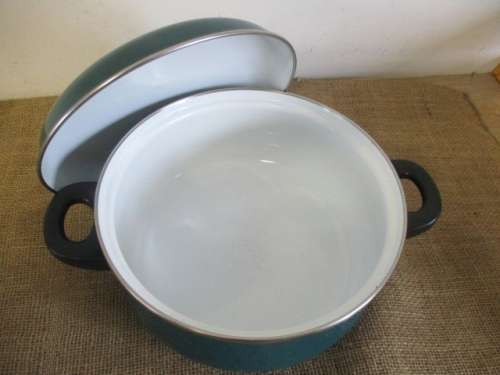 An Awesome Vintage Bellismo Enamel Lidded Cooking Pot By Emo Cookware     Made In Yugoslavia