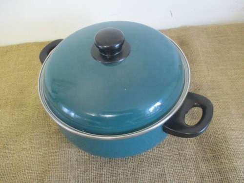 An Awesome Vintage Bellismo Enamel Lidded Cooking Pot By Emo Cookware     Made In Yugoslavia