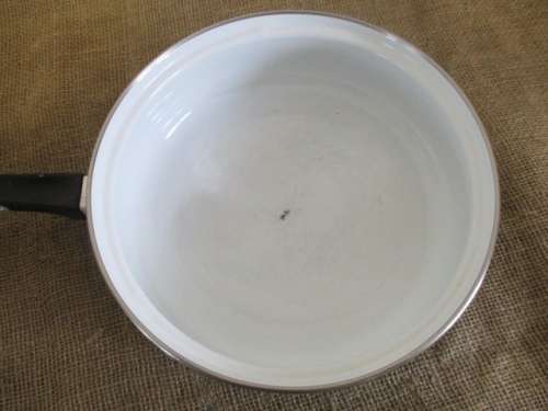 Lovely Vintage Bellismo Enamel Frying Pan By Emo Cookware     Made In Yugoslavia
