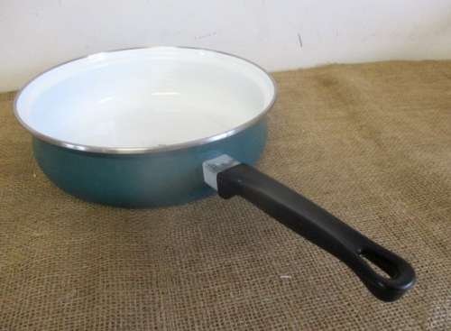 Lovely Vintage Bellismo Enamel Frying Pan By Emo Cookware     Made In Yugoslavia