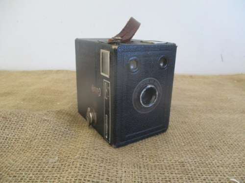 Antique Kodak Six-20 Popular Brownie Box Camera        1937 - 1938