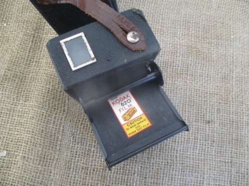 Antique Kodak Six-20 Popular Brownie Box Camera        1937 - 1938