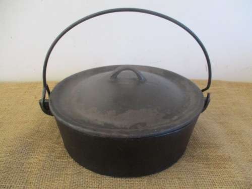 A Nice Vintage Falkirk #3 Cast Iron Flat Bottom Potjie Pot