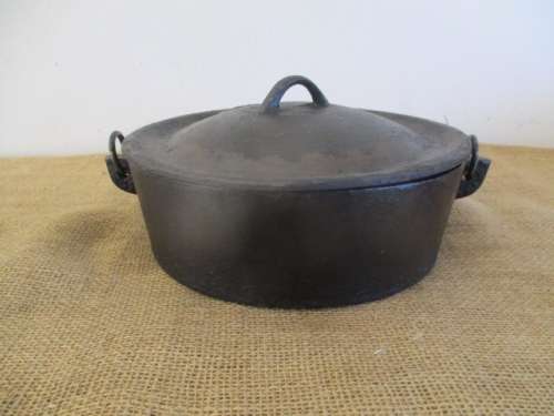 A Nice Vintage Falkirk #3 Cast Iron Flat Bottom Potjie Pot