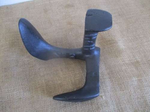 Antique Cast Iron H & H No 2 Shoe Cobblers Anvil      Early 1900's
