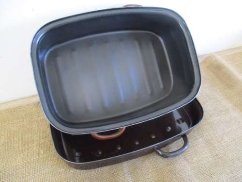 A Very Beautiful Vintage Old Fashioned Enamel Roasting Pan