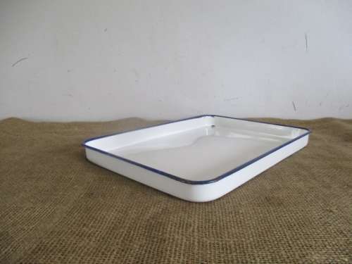 Cute Vintage Old Fashioned Bort Veydge Enamel Dish      Made In Shanghai China