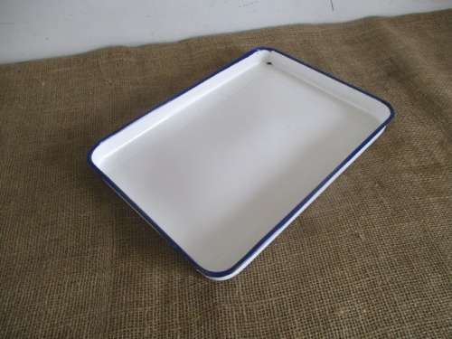 Cute Vintage Old Fashioned Bort Veydge Enamel Dish      Made In Shanghai China