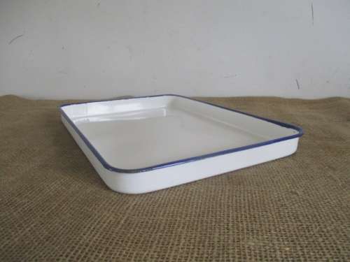 Cute Vintage Old Fashioned Bort Veydge Enamel Dish      Made In Shanghai China