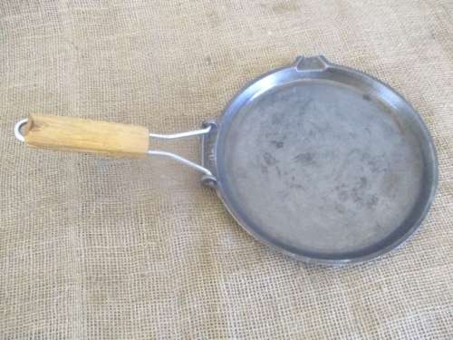 Beautiful 240mm  Cast Iron Skillet With Foldable Handle
