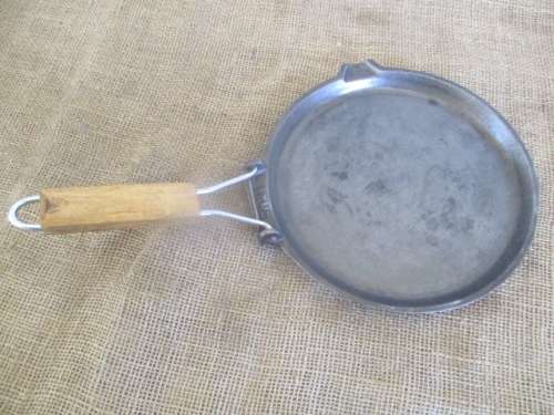 Beautiful 240mm  Cast Iron Skillet With Foldable Handle