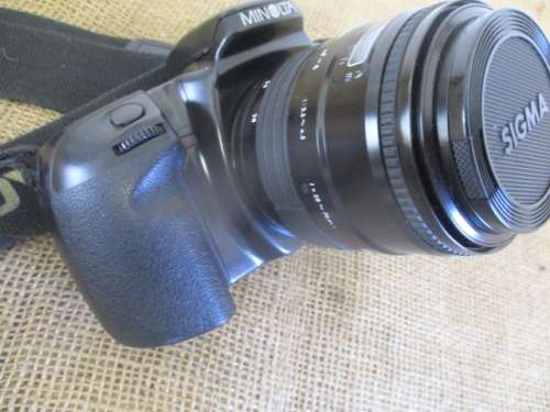 Bid for Quintun only - Very Nice Vintage Minolta Dynax 500si Camera    1994