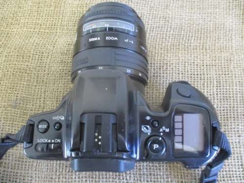 Bid for Quintun only - Very Nice Vintage Minolta Dynax 500si Camera    1994