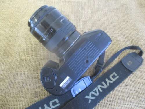 Bid for Quintun only - Very Nice Vintage Minolta Dynax 500si Camera    1994