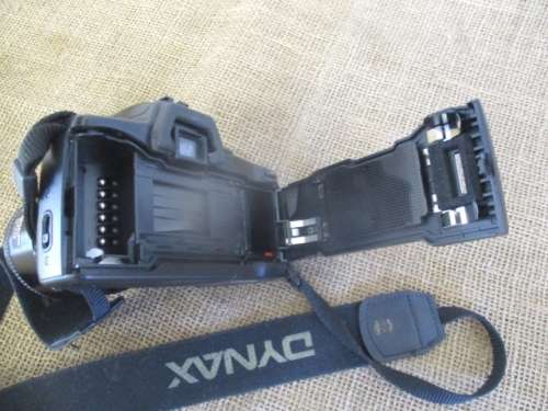 Bid for Quintun only - Very Nice Vintage Minolta Dynax 500si Camera    1994