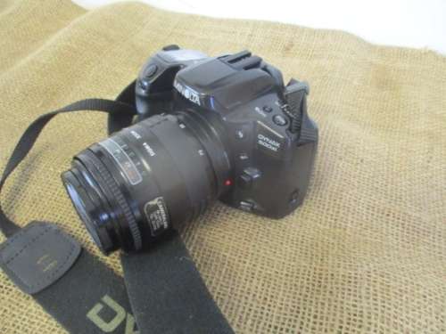 Bid for Quintun only - Very Nice Vintage Minolta Dynax 500si Camera    1994