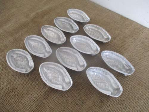 A Nice Lot Of 11 Vintage Nutbrown Aluminum Mini Fish Moulds      Made In England