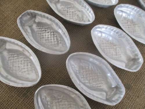 A Nice Lot Of 11 Vintage Nutbrown Aluminum Mini Fish Moulds      Made In England