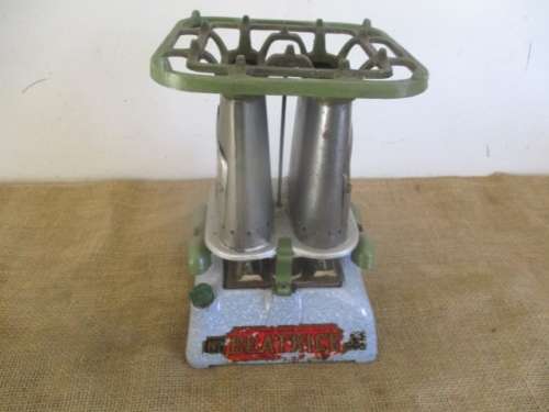 Vintage Cast Iron Beatrice No 33 Double Burner Paraffin Stove   Regd. Trade Mark 224,159   England