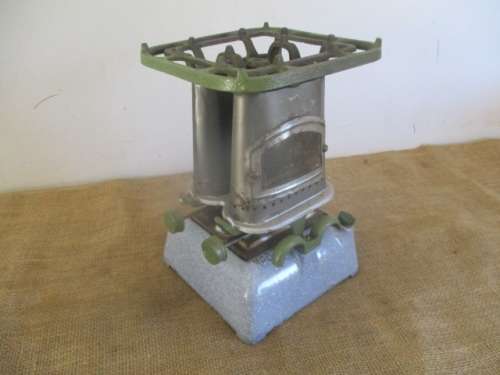 Vintage Cast Iron Beatrice No 33 Double Burner Paraffin Stove   Regd. Trade Mark 224,159   England