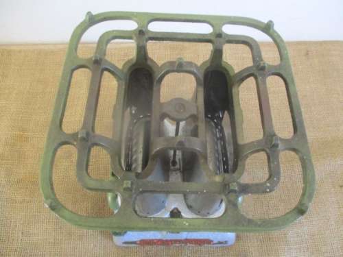 Vintage Cast Iron Beatrice No 33 Double Burner Paraffin Stove   Regd. Trade Mark 224,159   England