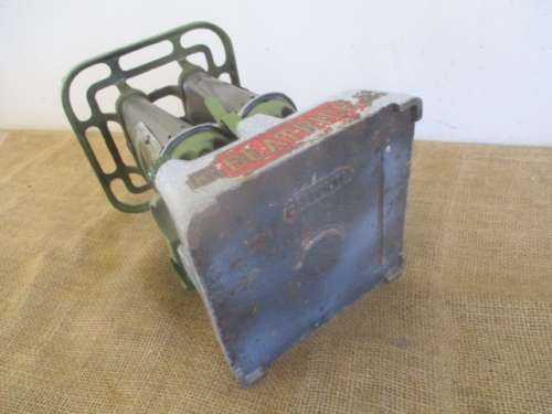 Vintage Cast Iron Beatrice No 33 Double Burner Paraffin Stove   Regd. Trade Mark 224,159   England