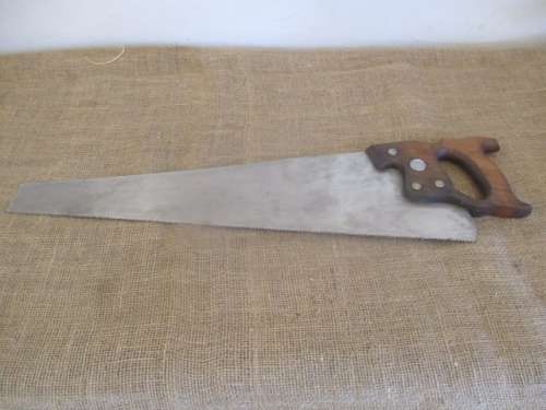 An Excellent Vintage Disston 24" / 558mm Carpenter's Hand Saw           Made In Canada