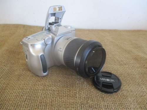 For Quintun Bid Only - Nice Vintage Minolta Dynax 40 Camera With Attached Lens & Film