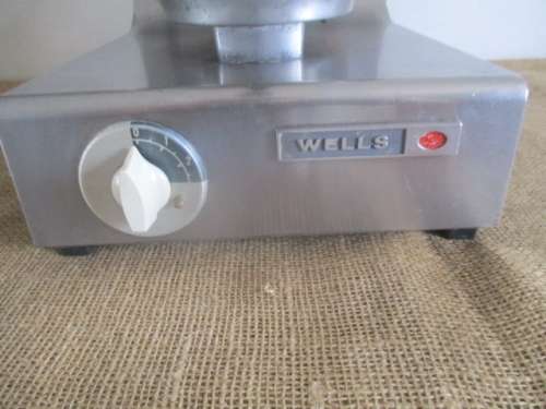 Beautiful And Popular Vintage Wells Model WB-1 Waffle Maker