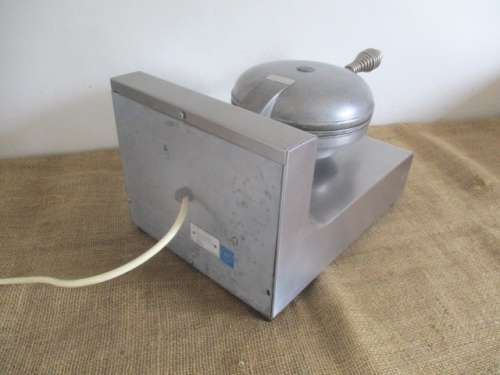 Beautiful And Popular Vintage Wells Model WB-1 Waffle Maker
