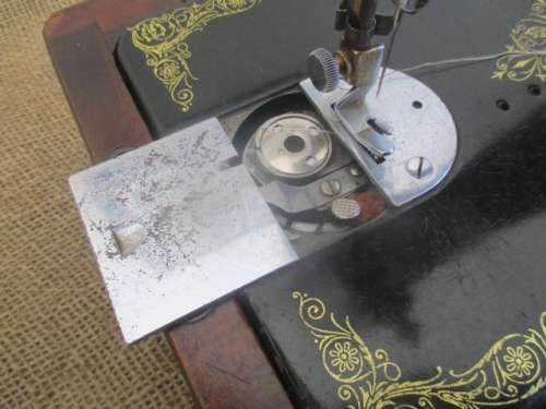 Characterful Vintage Singer Hand Cranked Sewing Machine In Original Case   #EG 856348    +- 1951