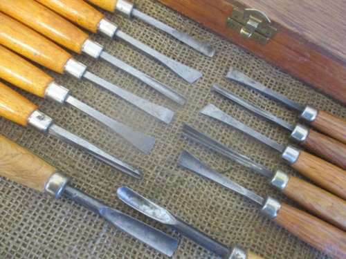 Relisted - Incredible Collection Of 13 Excellent Quality Wood Carving Knifes In Wooden Box