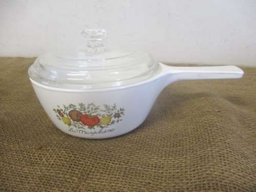 Beautiful Vintage La Marjolaine Corning Ware Spice O' Life P-82-B, 1 1/2 pint Lidded Dish     USA