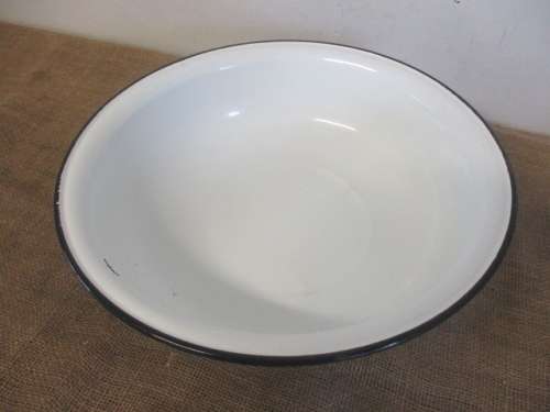 Beautiful Vintage Sizable Old Fashioned Enamel Dish