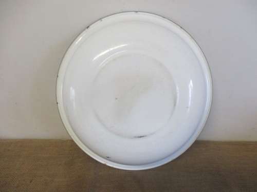 Beautiful Vintage Sizable Old Fashioned Enamel Dish